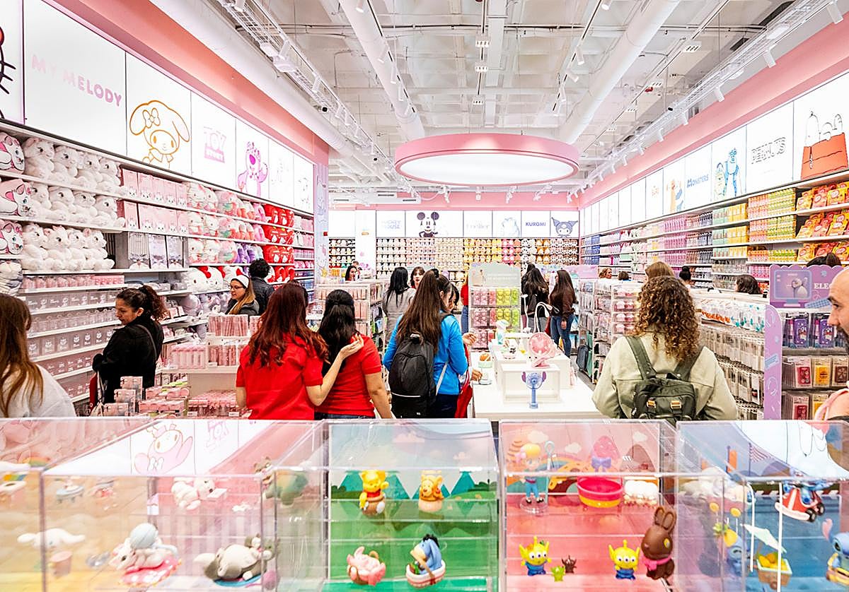 El local es el más grande de la capital hasta el momento, pues el espacio cuenta con 1.200 metros cuadrados distruibidos en dos plantas