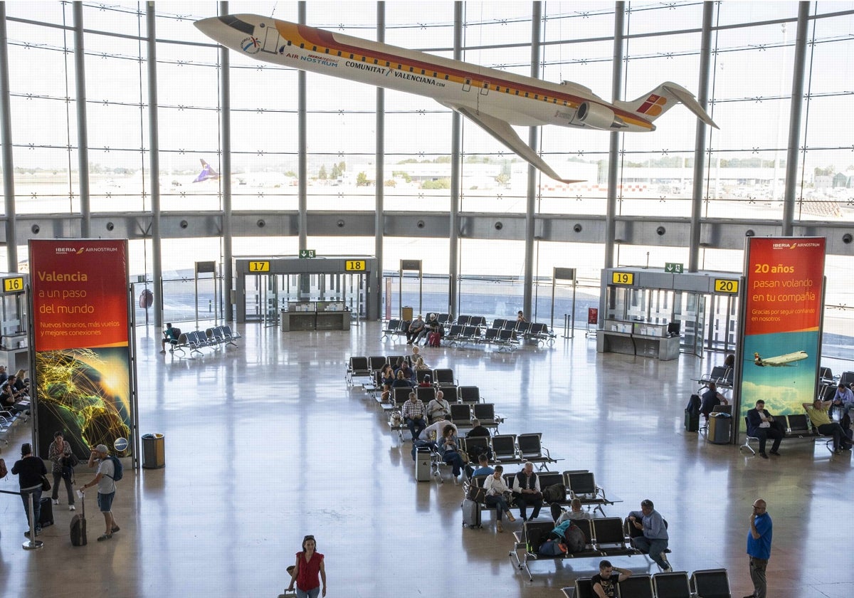 Imagen de archivo del aeropuerto de Manises, en Valencia