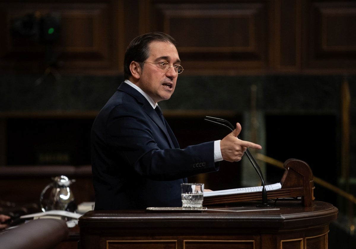 El ministro de Asuntos Exteriores, José Manuel Albares, esta mañana en el pleno del Congreso de los Diputados