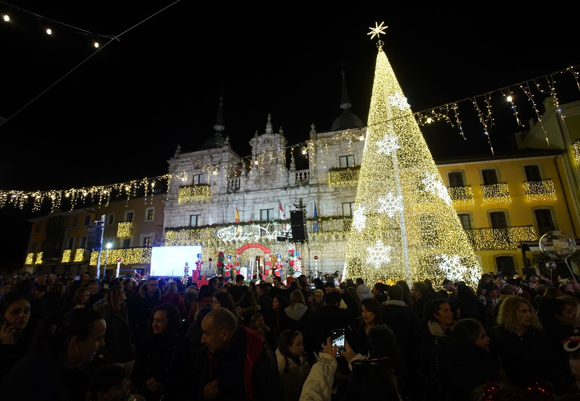 León, Ponferrada y Zamora encienden su Navidad «más espectacular»