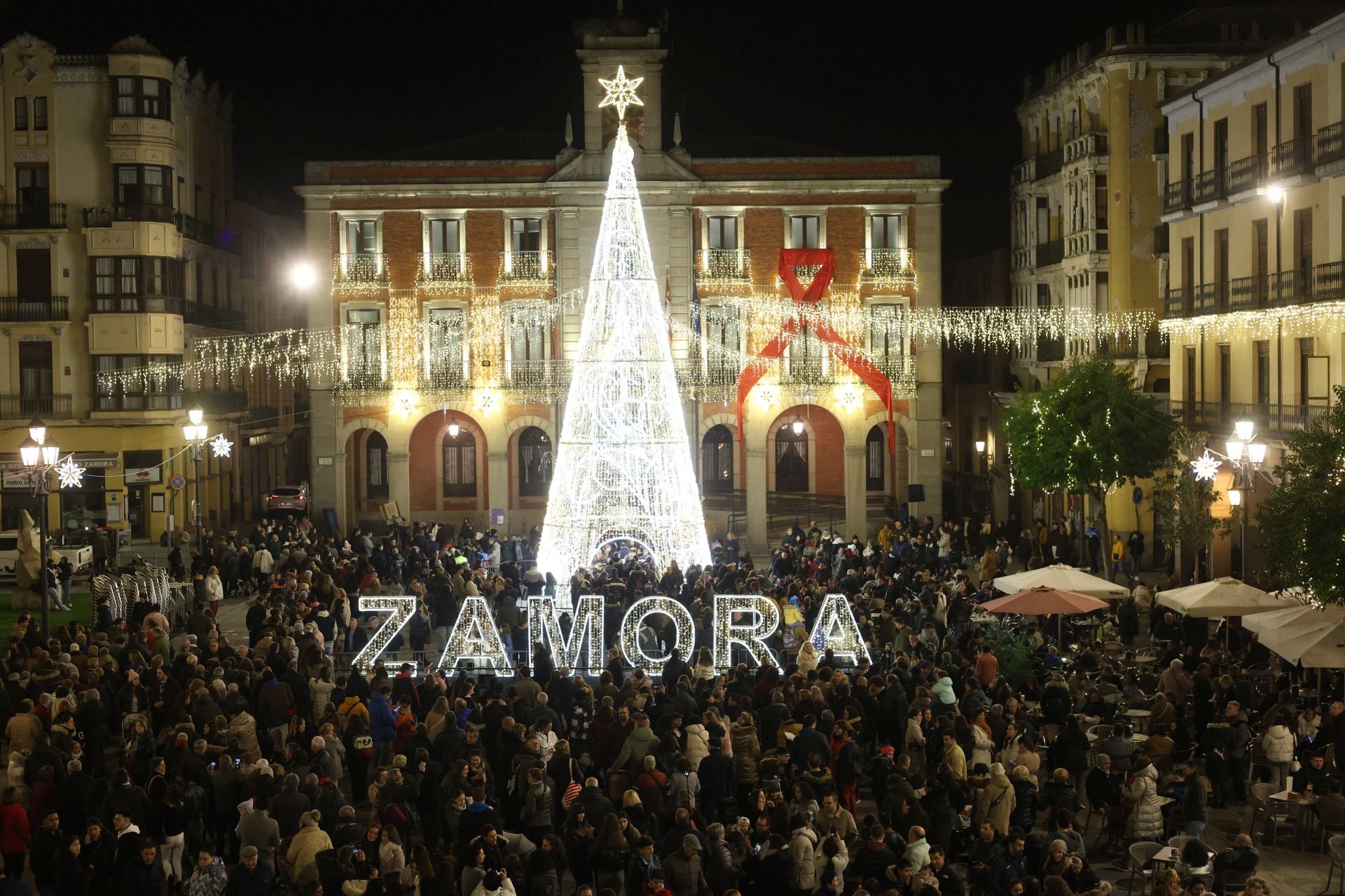 León, Ponferrada y Zamora encienden su Navidad «más espectacular»