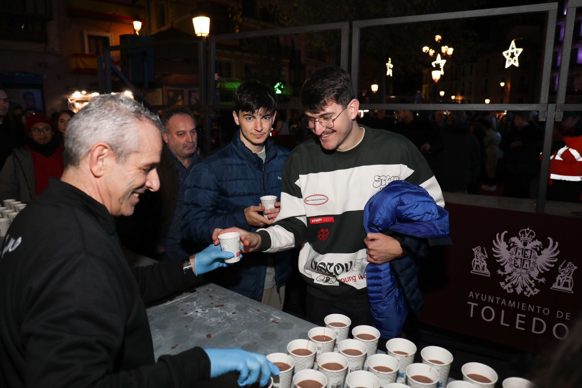 Las imágenes del multitudinario encendido navideño en Toledo