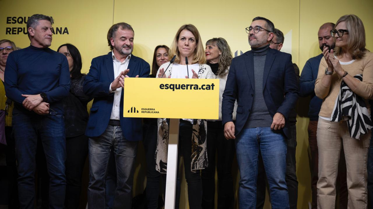 Helena Solà y el resto de dirigentes de ERC de la candidatura de Foc Nou, hoy, tras conocer el resultado de las primarias