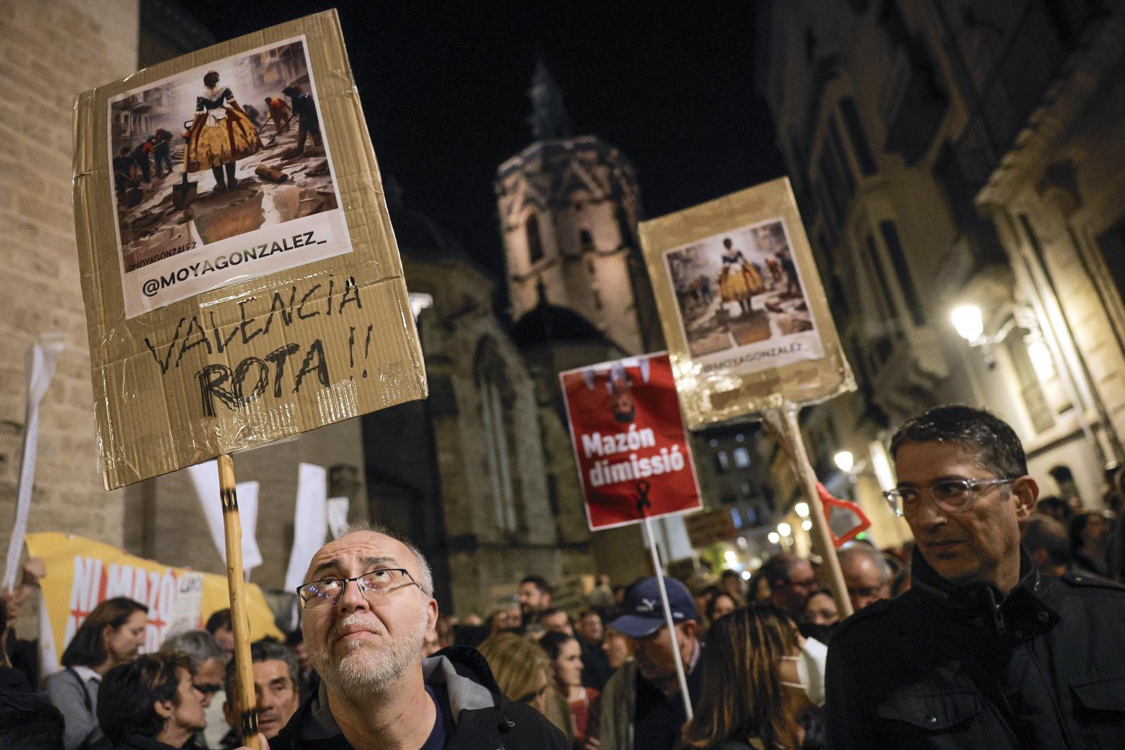 La manifestación en Valencia contra la gestión política de la DANA, en imágenes