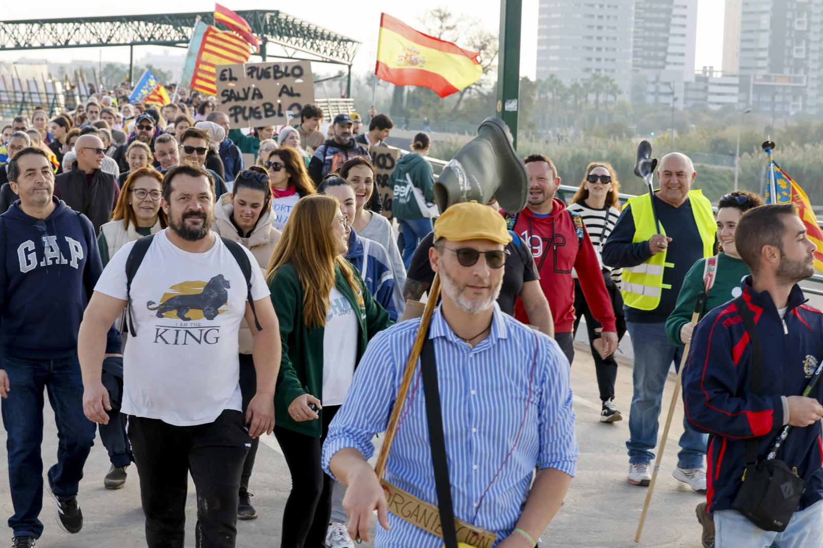 La manifestación en Valencia contra la gestión política de la DANA, en imágenes