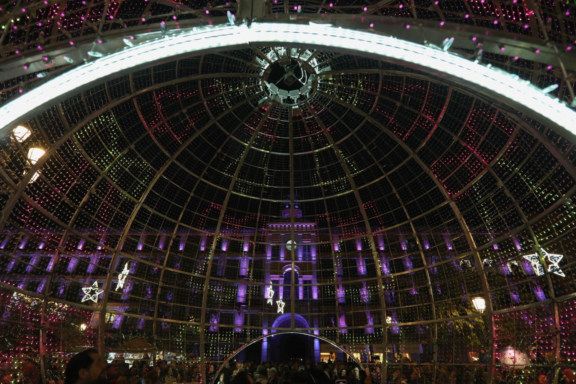 Las imágenes del multitudinario encendido navideño en Toledo