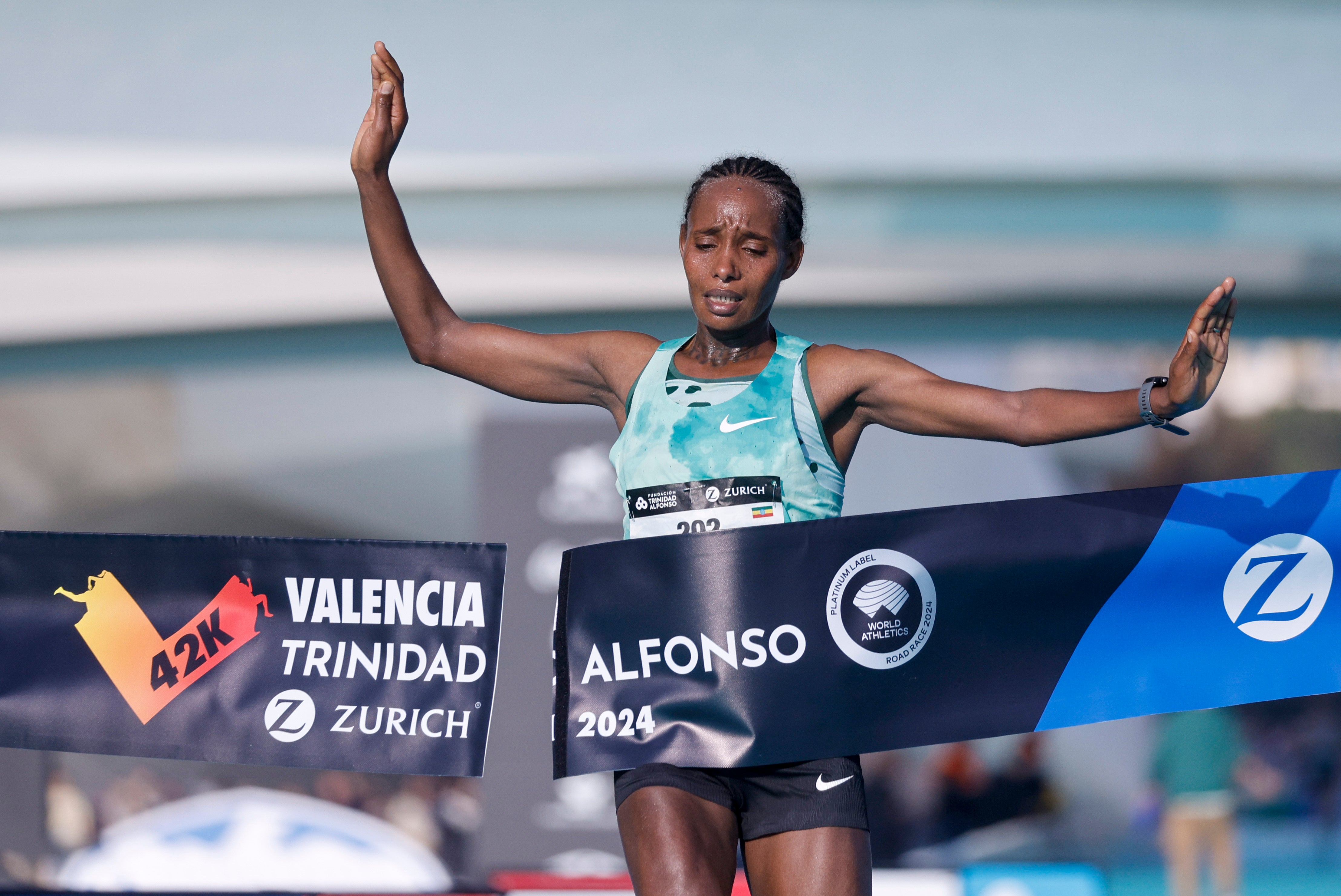 La Maratón de Valencia en apoyo a la DANA, en imágenes