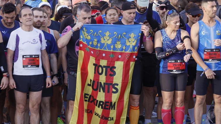 La Maratón de Valencia en apoyo a la DANA, en imágenes