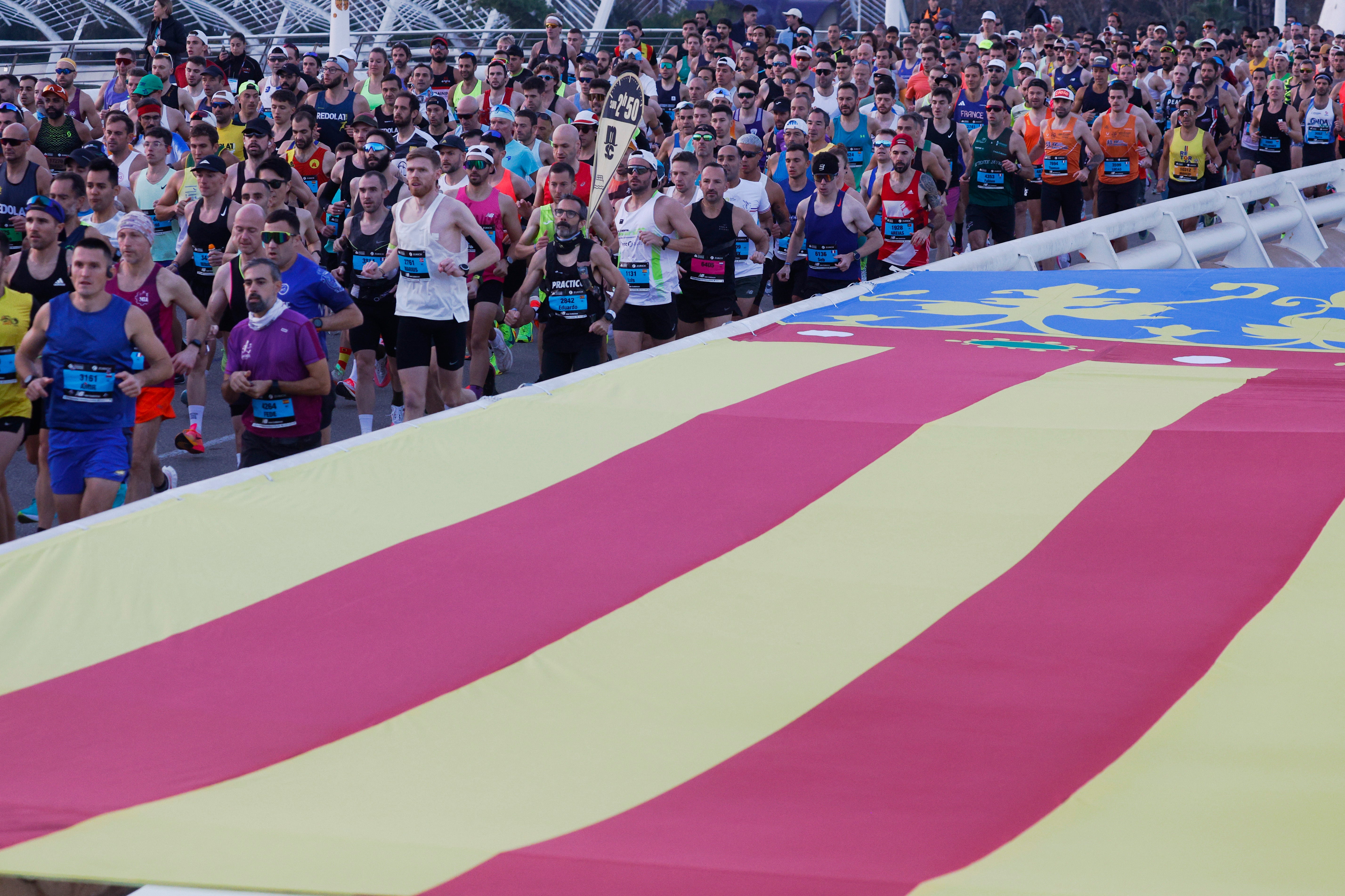 La Maratón de Valencia en apoyo a la DANA, en imágenes