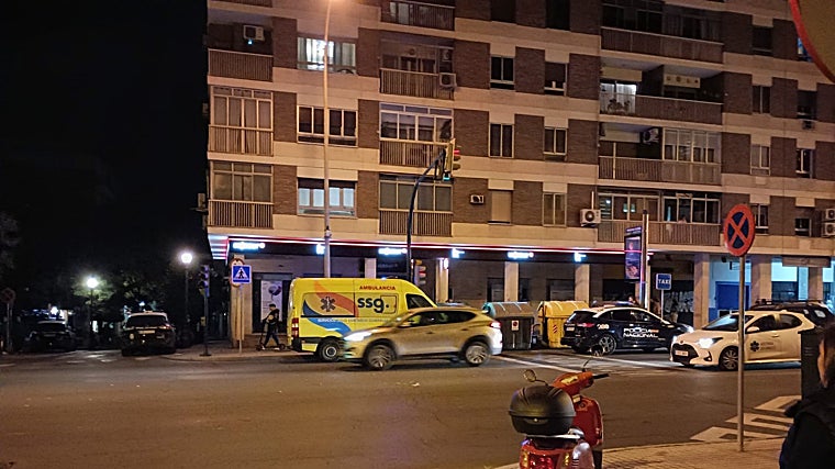 La ambulancia atendiendo a un herido