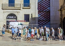 El alcalde de Alicante anuncia una moratoria de dos años sin licencias para viviendas turísticas