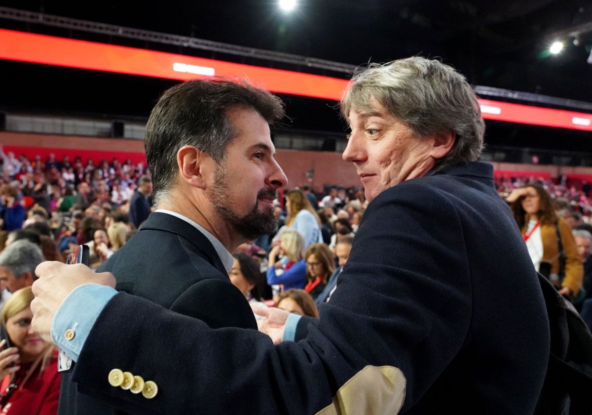 El secretario general del PSCL, Luis Tudanca y el alcalde de Soria Carlos Martínez, durante la inauguración del 41 Congreso Federal del PSOE