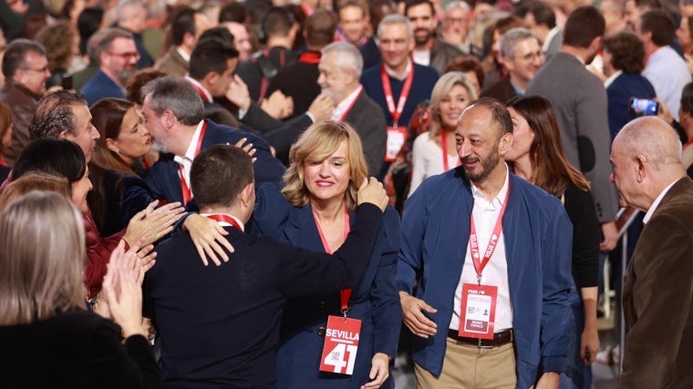 Pilar Alegría llega al 41º congreso federal del PSOE celebrado en Sevilla los días 30 de noviembre y 1 de diciembre