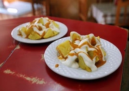 Pide unas bravas diferentes y se queja del precio y del sabor: «Si has dejado el plato relamido»