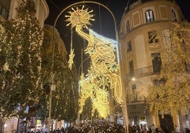 Un diluvio de estrellas y color abre la Navidad de Córdoba en la calle Cruz Conde