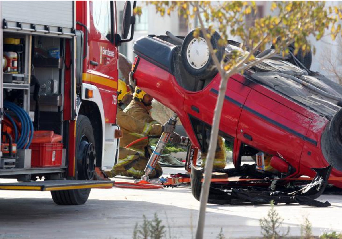 Bomberos del Consorcio Provincial durante un ejercicio de emergencias