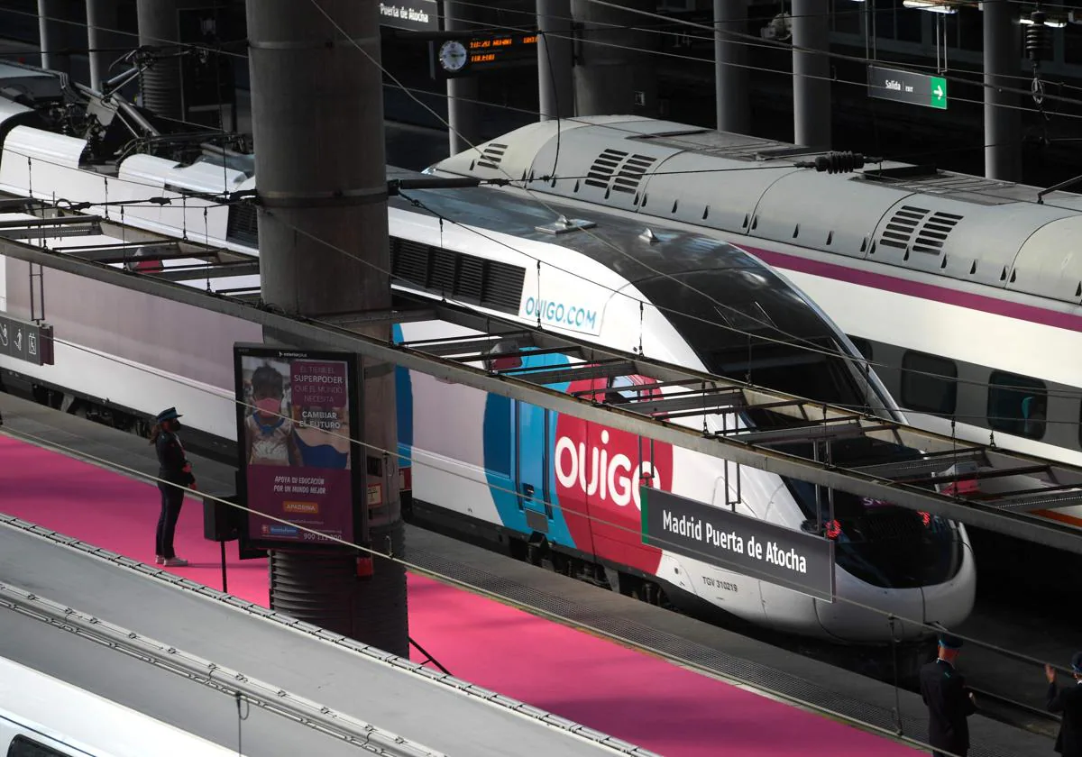 Un tren de Ouigo en la estación de Atocha