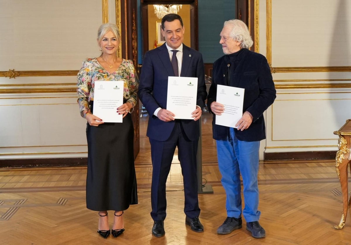 Patricia del Pozo, Juanma Moreno y Alejandro Rojas Marcos