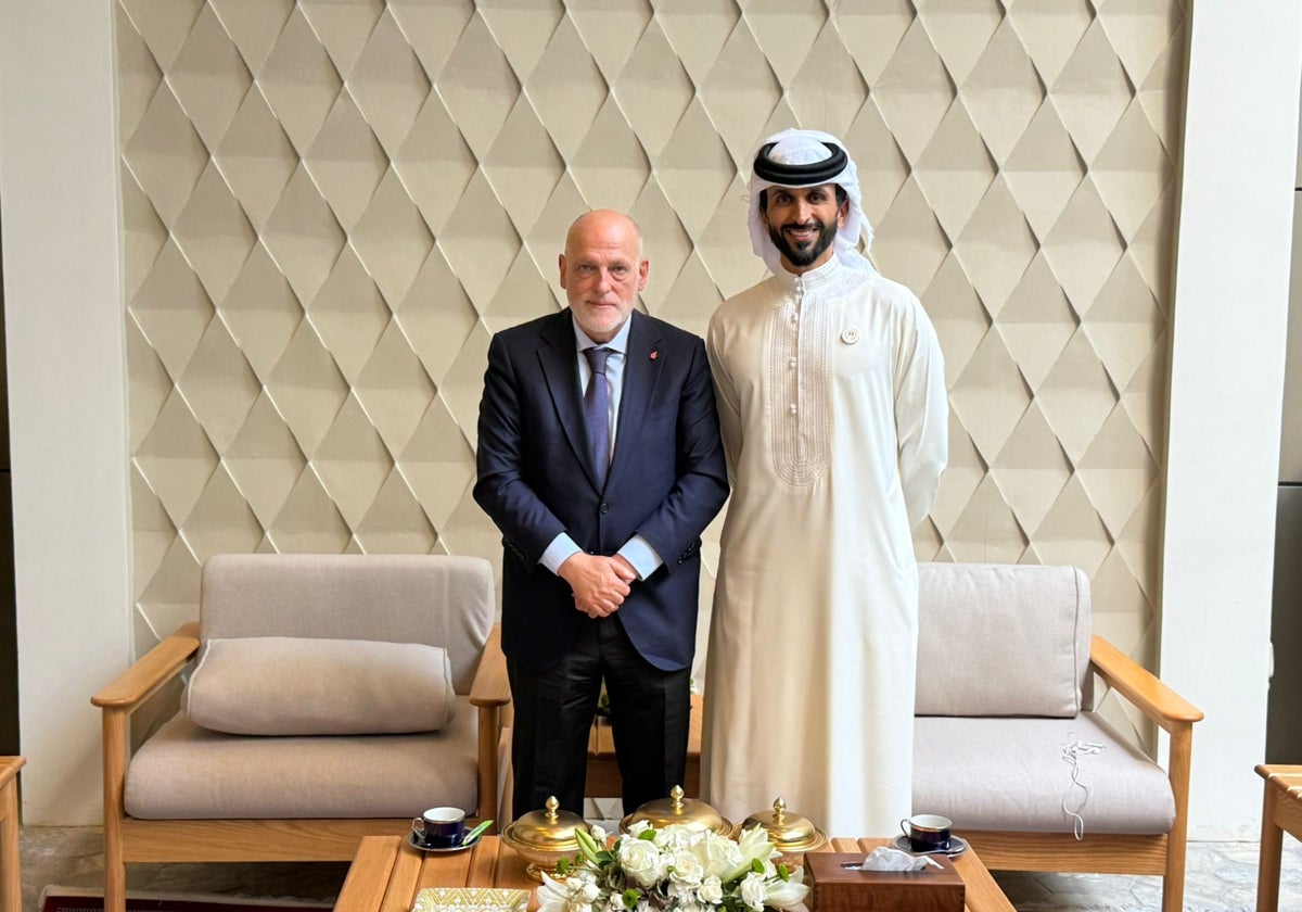 El presidente de LaLiga, Javier Tebas, y el dueño del Córdoba CF, Nasser Al Khalifa, este miércoles