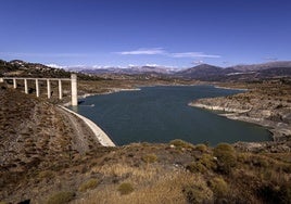 La mejora de los embalses permite retirar restricciones de uso de agua en Málaga