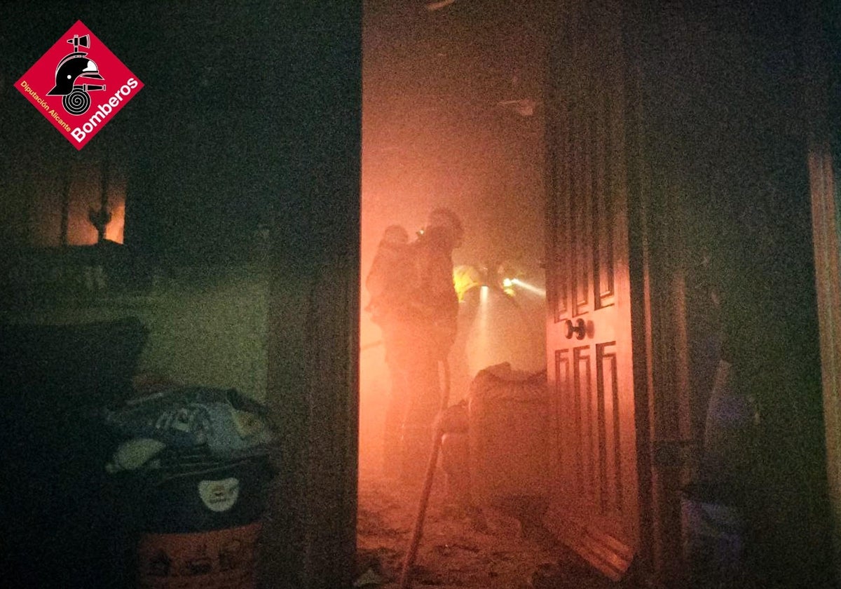 Imagen de la casa incendiada en Algorfa donde murió un anciano