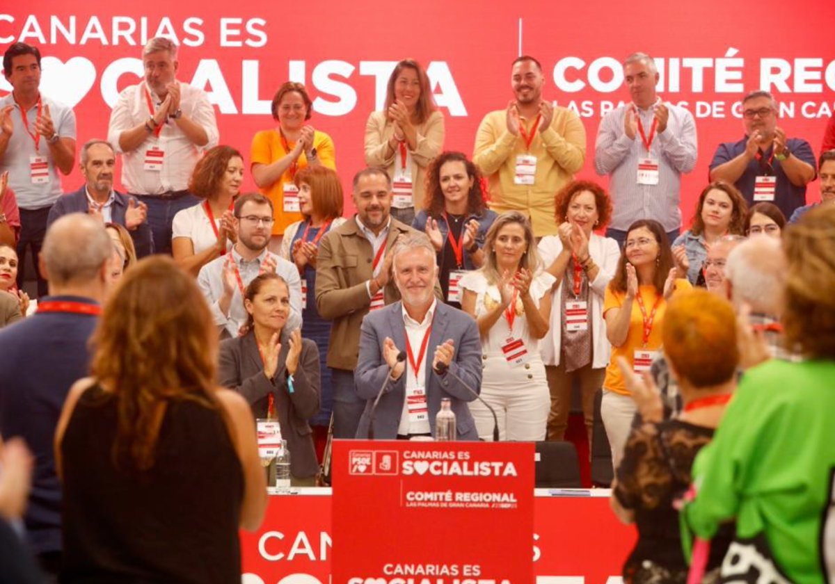 Ángel Víctor Torres ante el Comité Regional.