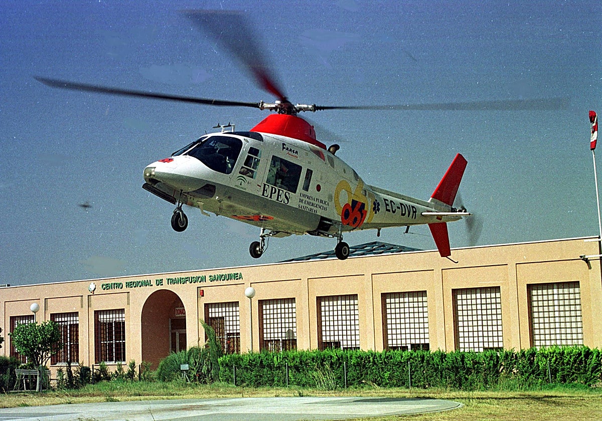 Un helicóptero de emergencias llegando al Hospital