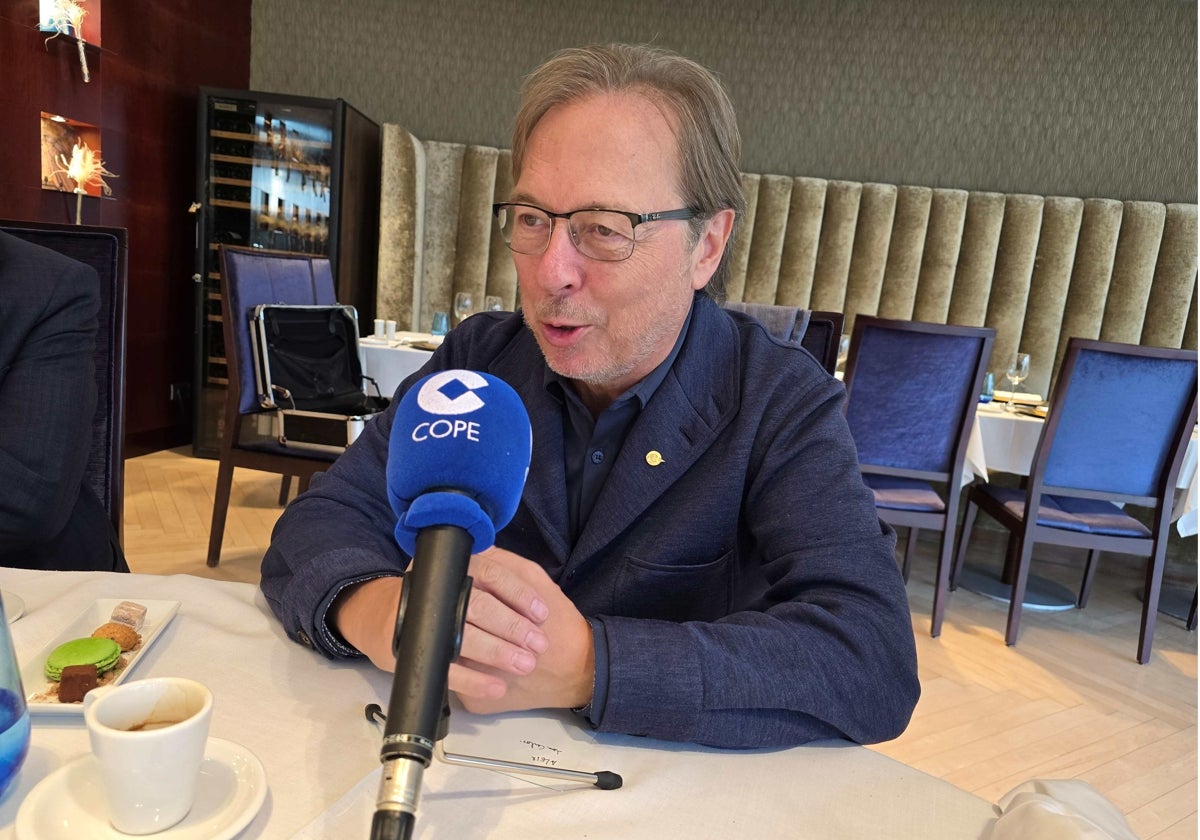 Sobre la ampliación de El Prat, Santacreu apunta advierte que «a Cataluña le conviene un aeropuerto con una pista un poco más larga y así tener más capacidad para poder recibir vuelos interoceánicos»