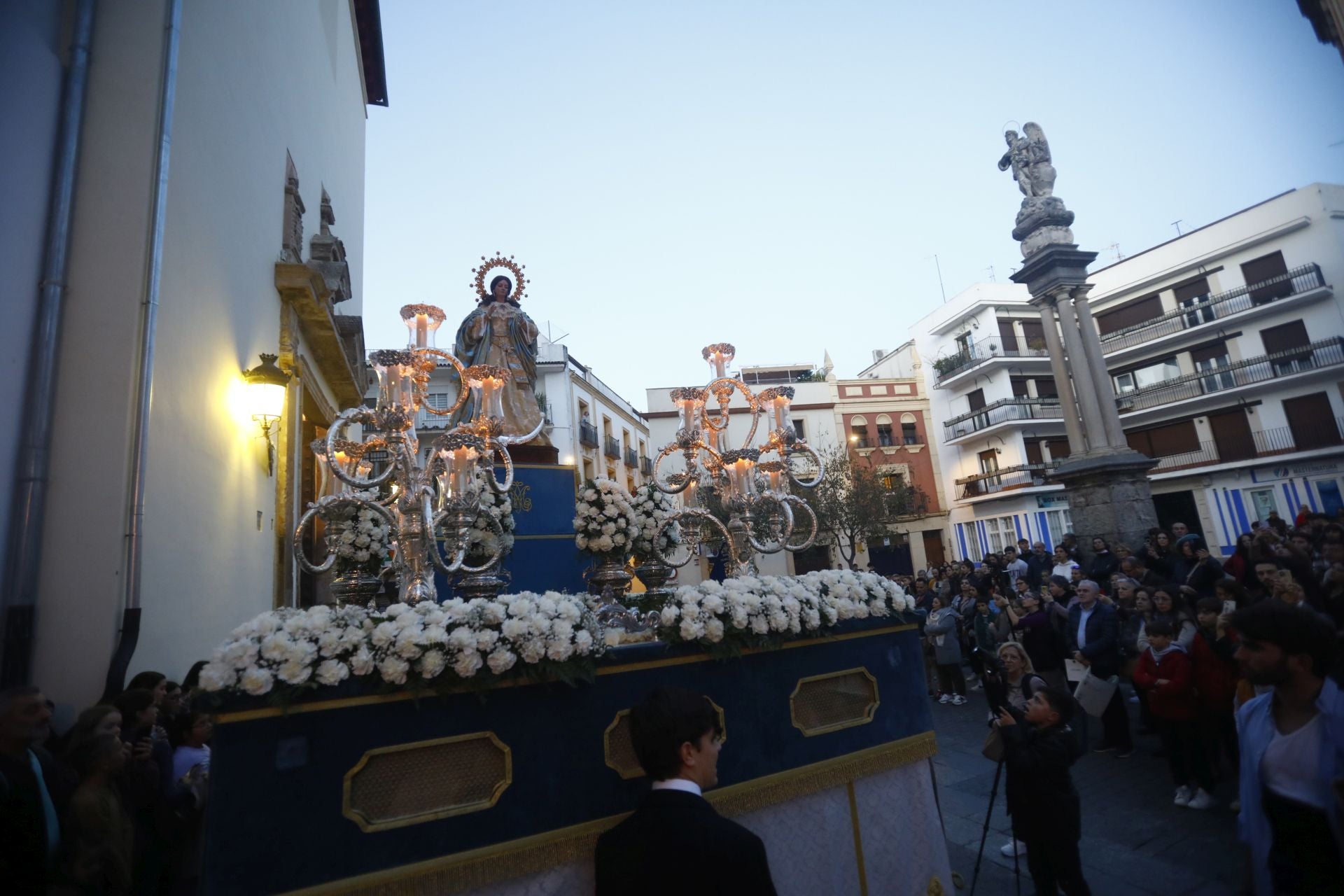 La procesión de la Inmaculada con los jóvenes de Córdoba, en imágenes