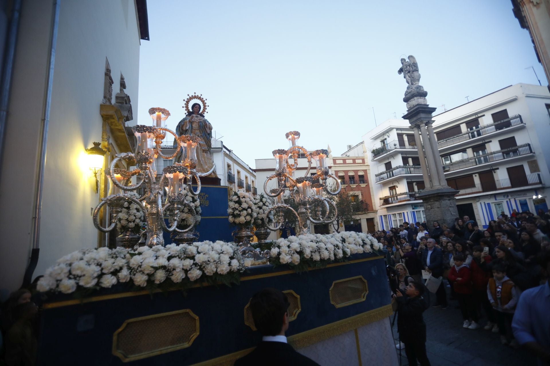 La procesión de la Inmaculada con los jóvenes de Córdoba, en imágenes
