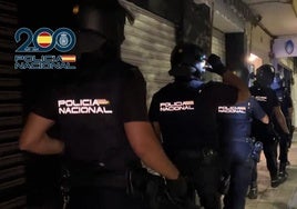 La Policía desarticula una organización criminal dedicada al tráfico de inmigrantes cubanos por Serbia, Grecia y Macedonia del Norte