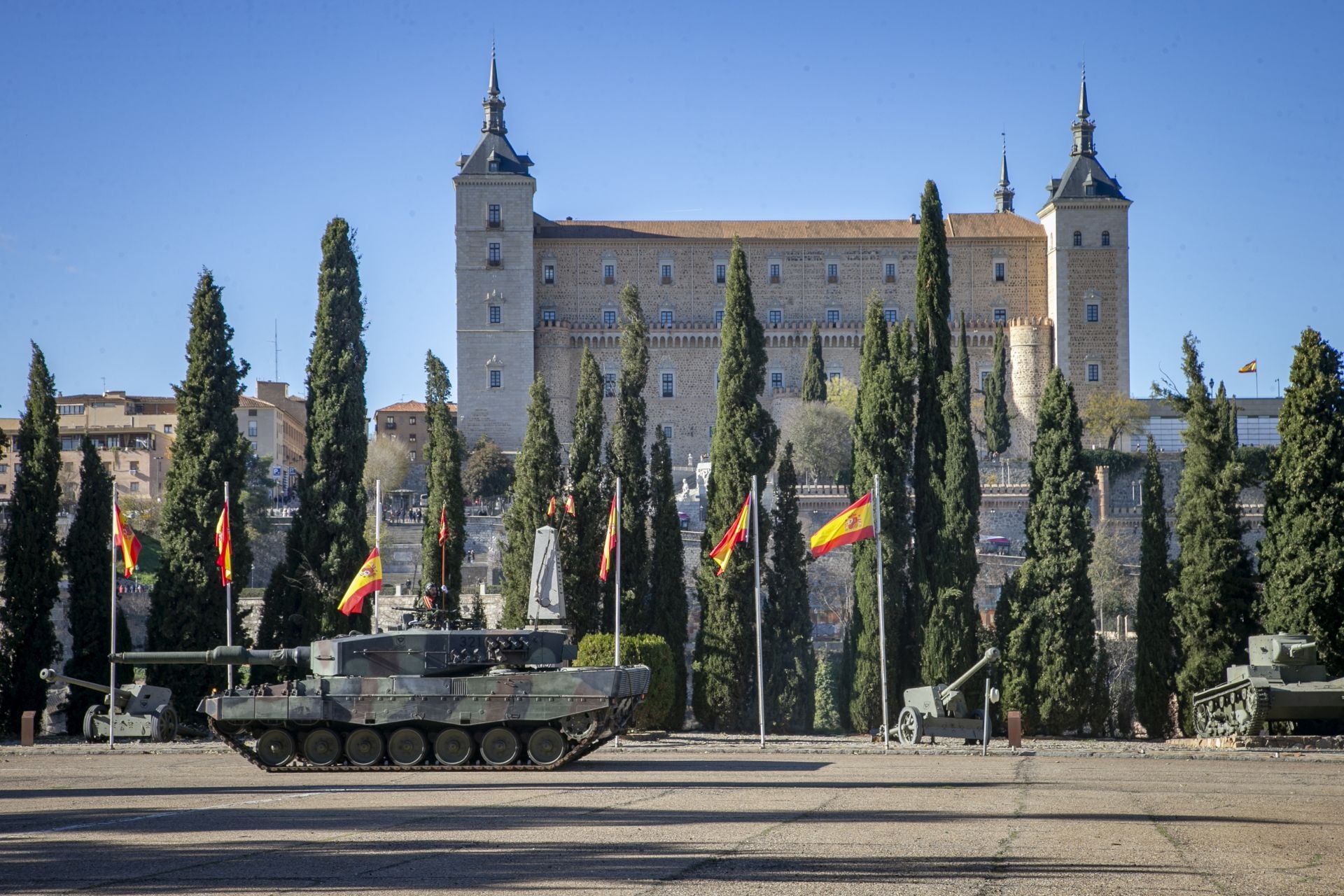 Toledo rinde homenaje a la Academia de Infantería y a la Inmaculada