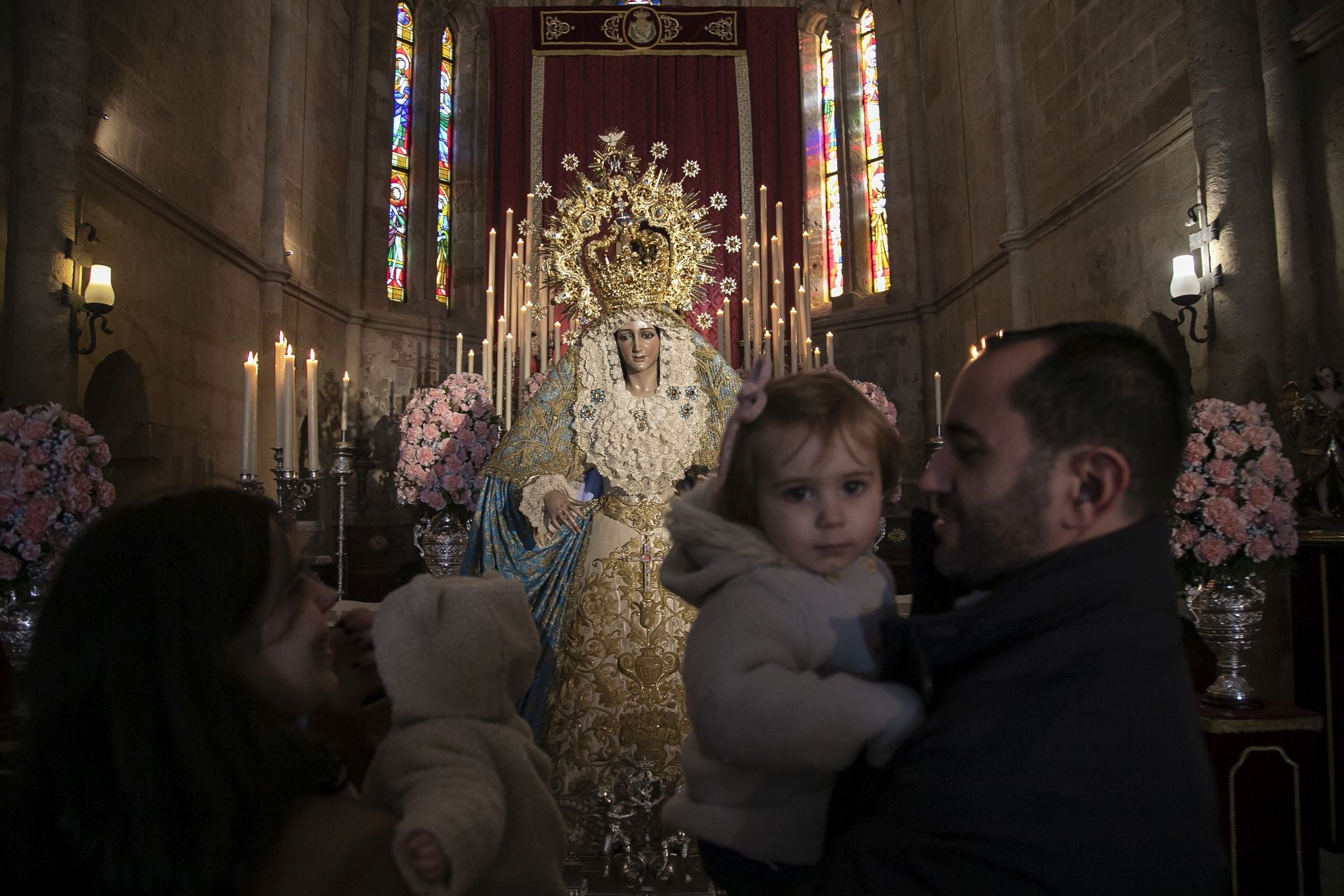 El besamanos a la Virgen de la Alegría de Córdoba por la Purísima, en imágenes