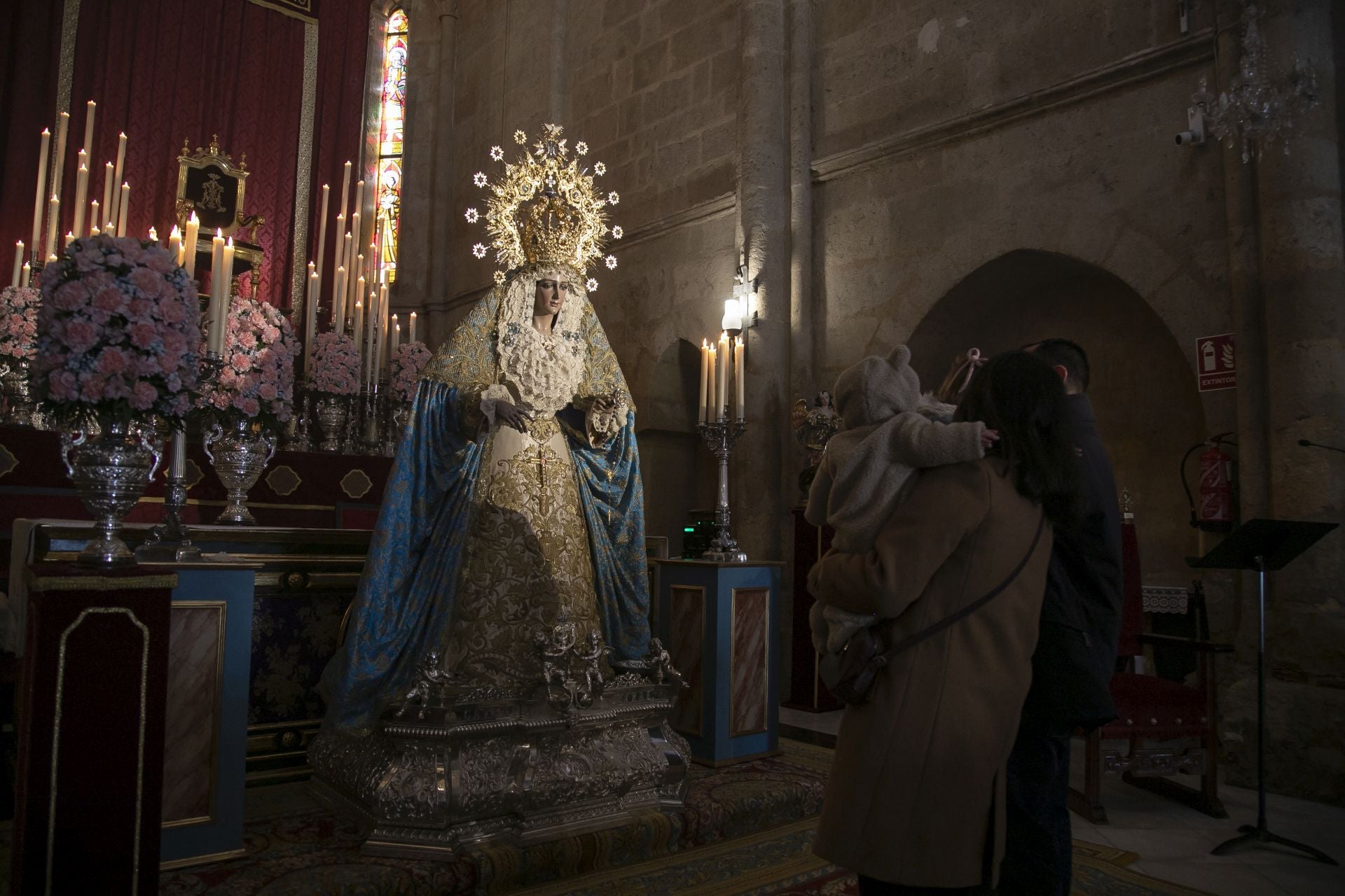 El besamanos a la Virgen de la Alegría de Córdoba por la Purísima, en imágenes