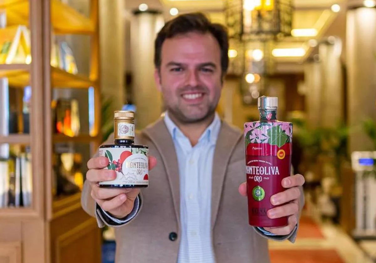 José Antonio López, con productos de la Cooperativa Virgen de la Sierra de Cabra