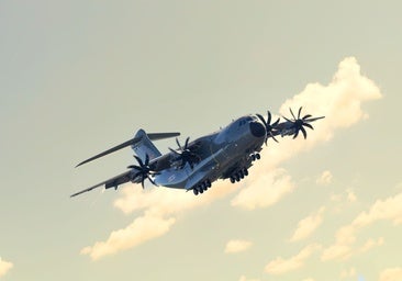Airbus entrega a Kazajistán el primer avión de transporte militar A400M