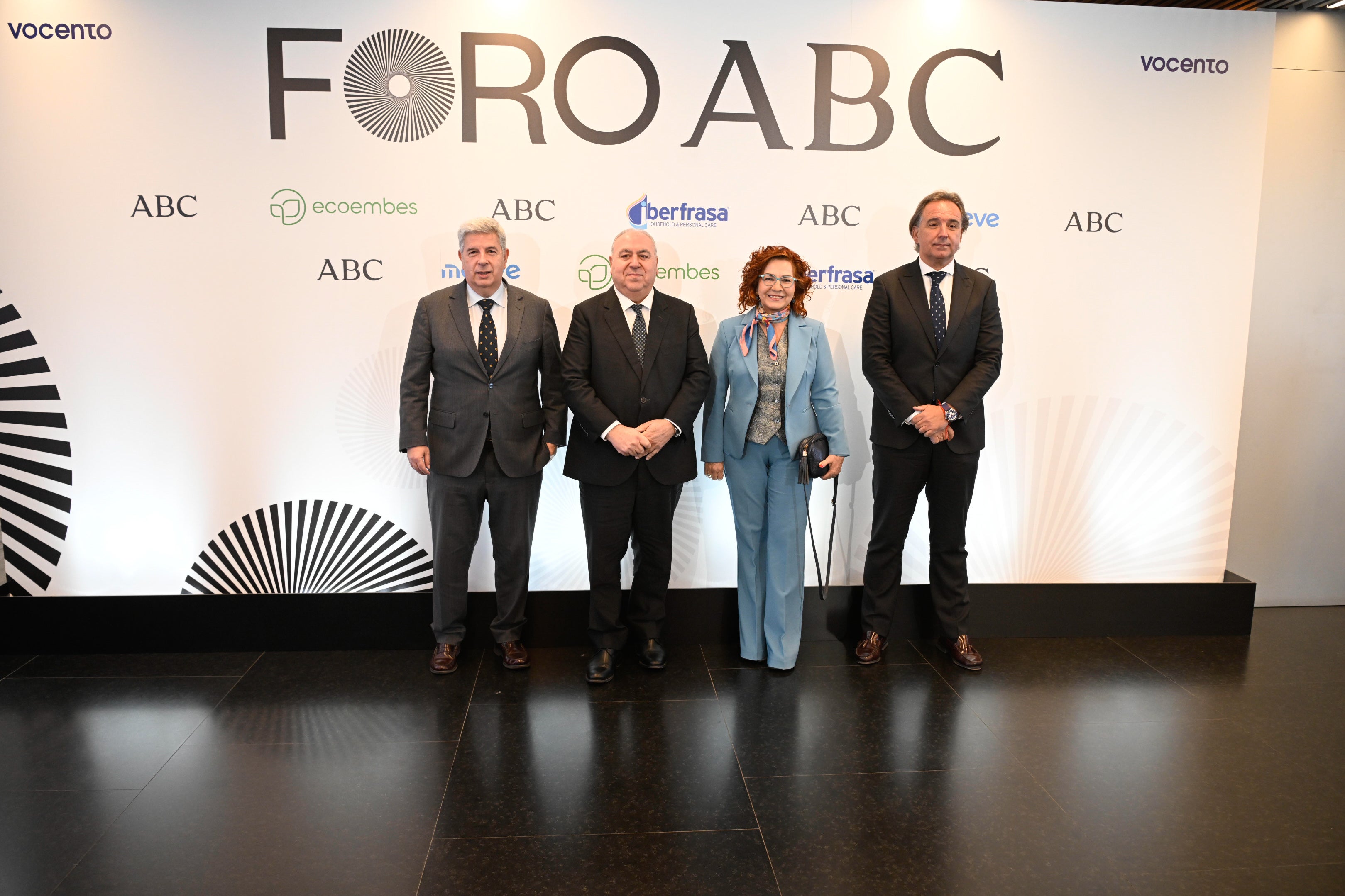 Los senadores del PP Miguel Ángel de la Rosa,  Vicente Tirado, Carmen Riolobos e Israel Pérez.