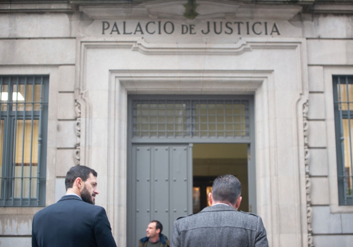 Entrada de los juzgados de la Audiencia Provincial de Pontevedra en una imagen de archivo