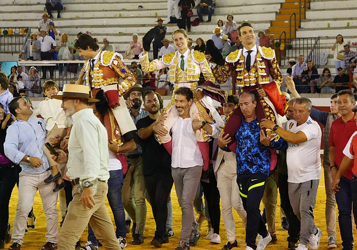 Rocío Romero, a hombros en su alterantiva en Pozoblanco, junto a Manzanares y Roca Rey