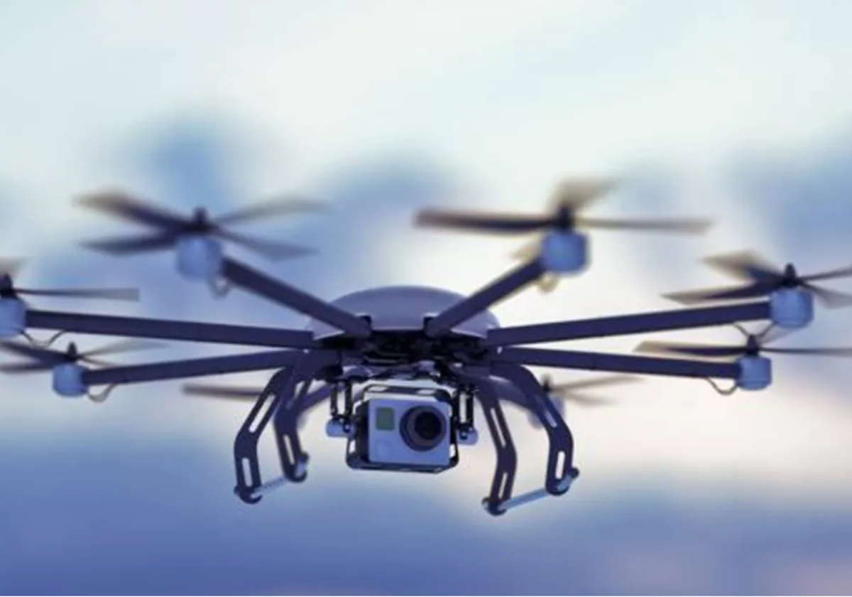 Detalle de un dron con cámara
