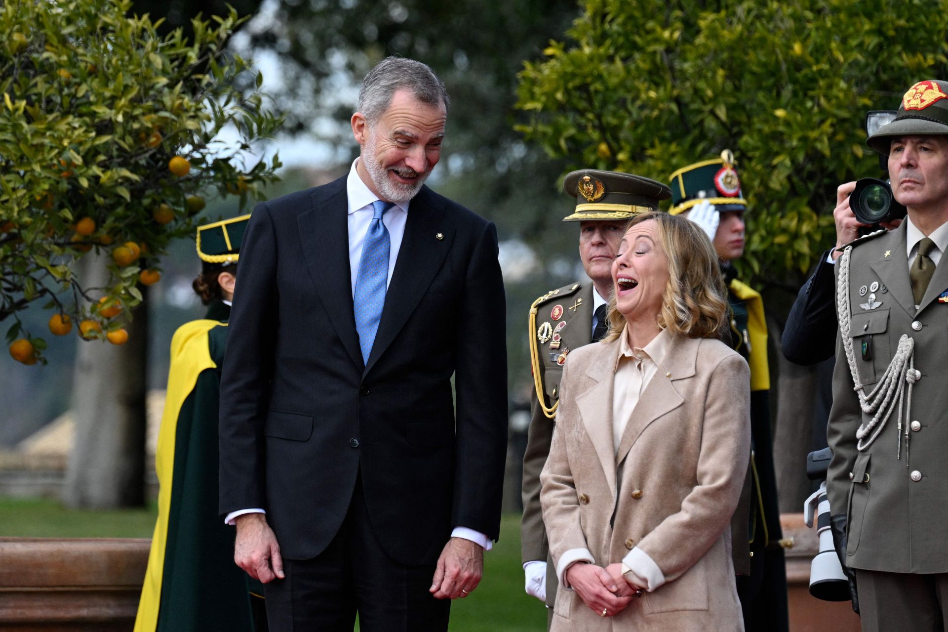 El Rey Felipe VI y la primera ministra italiana, Giorgia Meloni.