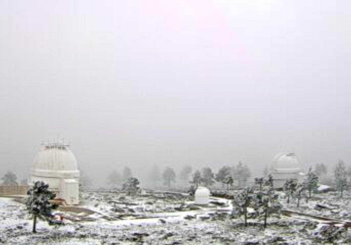 Imagen de una de las cámaras exteriores del Observatorio Astronómico de Calar Alto en Almería