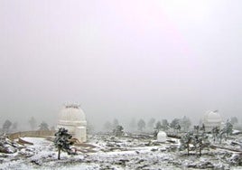 La nieve llega a Almería: un manto blanco cubre Calar Alto y se necesitan cadenas en algunas carreteras