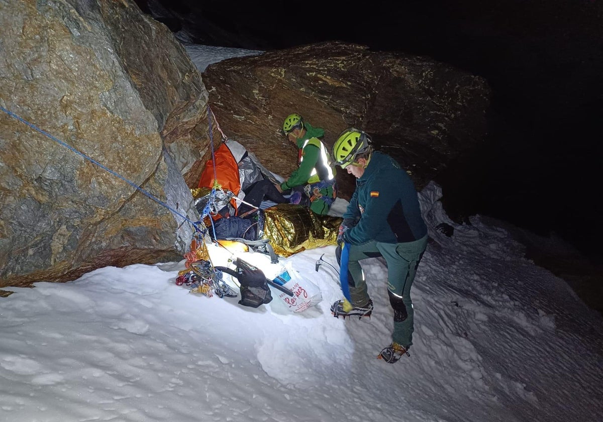 Imagen de archivo de un rescate de montaña de la Guardia Civil