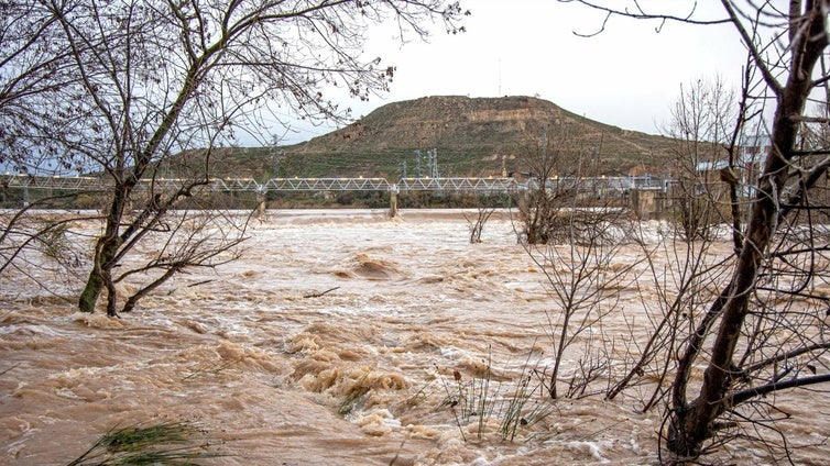 Una nueva crecida «ordinaria» del Ebro lleva un caudal como 186 veces el impuesto contra el trasvase Tajo-Segura por el Gobierno