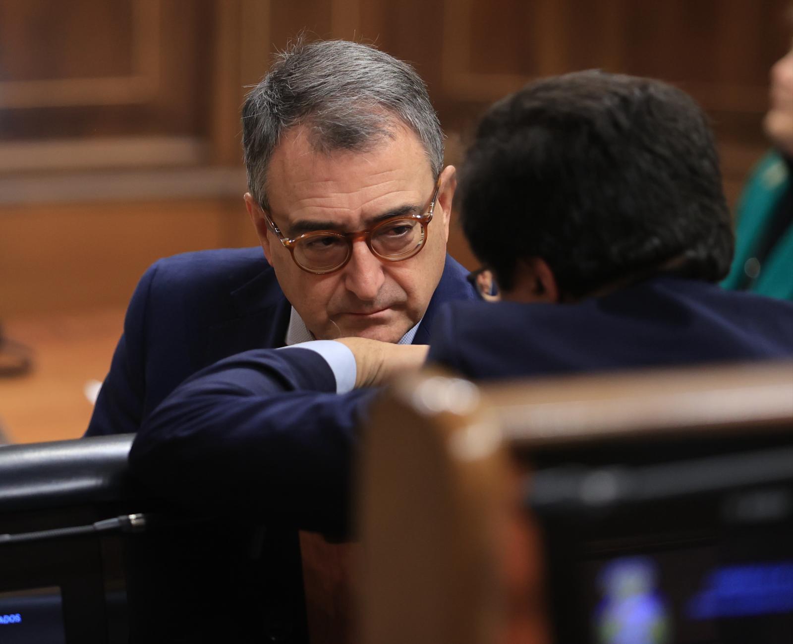 Hacienda y Podemos fracasan en su intento de sentar a Junts y PNV a negociar un impuesto energético