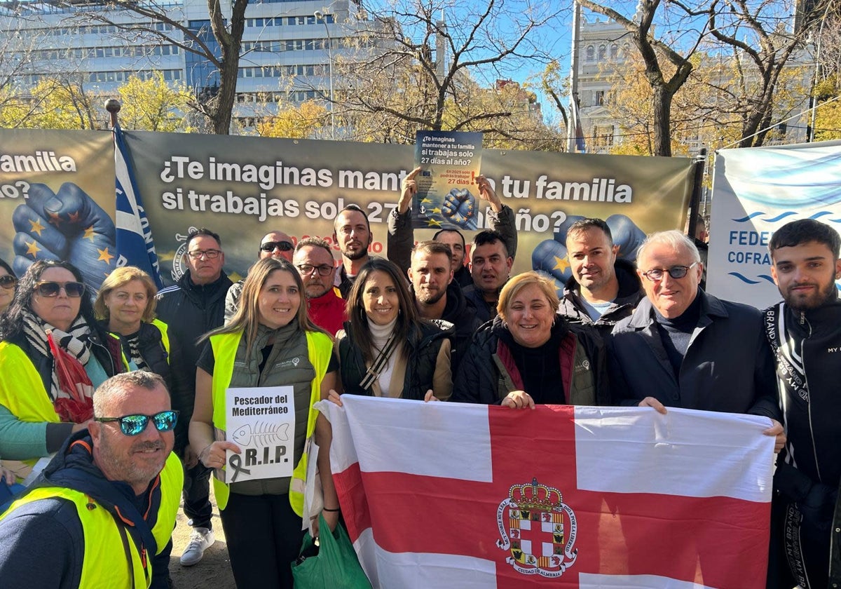 Representantes del sector pesquero de Almería durante la concentración este martes en Madrid