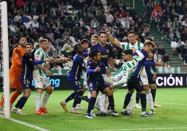 El Córdoba CF recupera solidez defensiva con una pareja inesperada