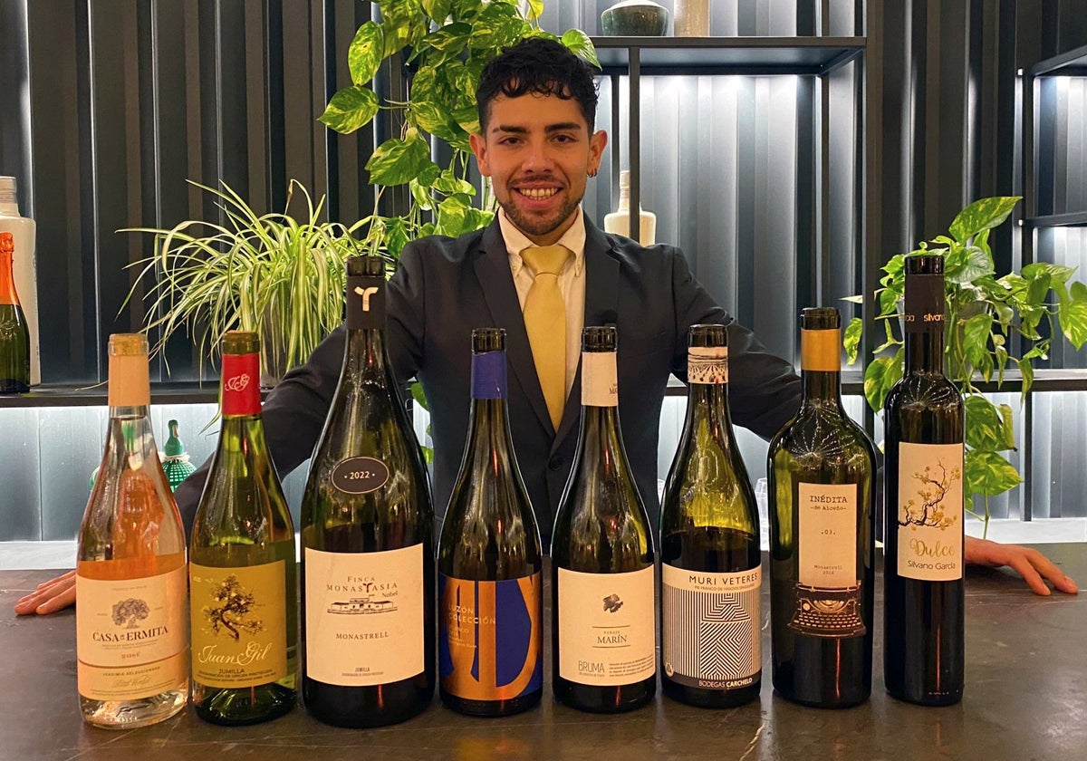 El sumiller Brandon Jordan, con vinos de la DOP Jumilla