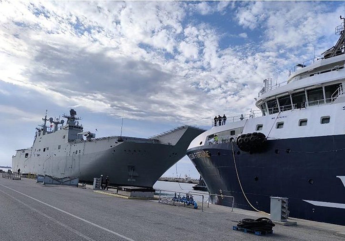 El buque Cartagena en la base naval de Rota